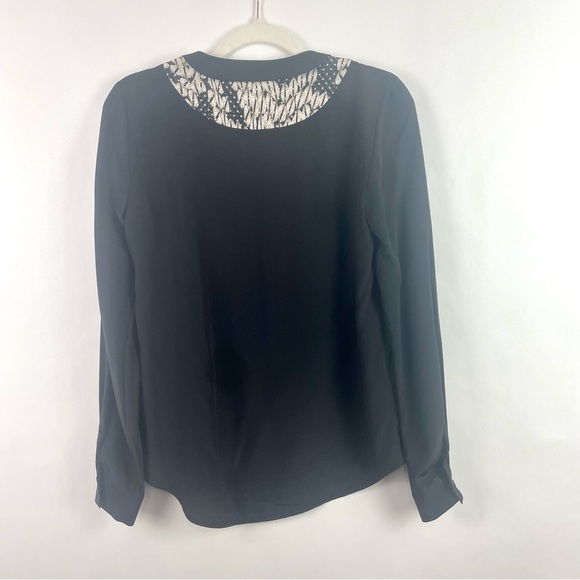 Diane Von Furstenburg Windona Black Panther Lace 100% Silk Blouse V-Neck Size 6 - Picture 8 of 16